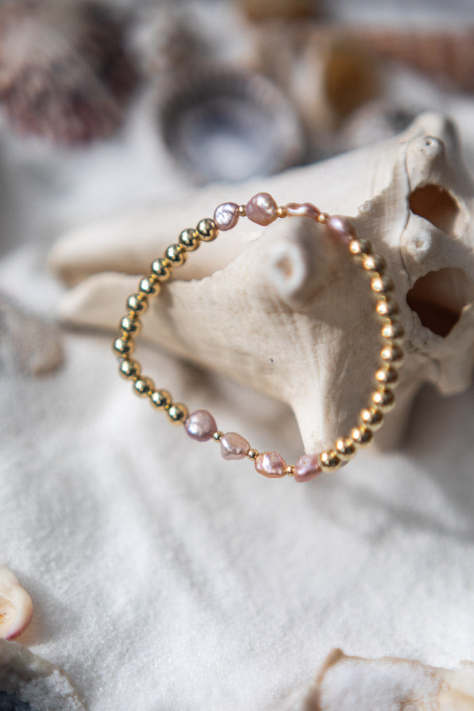 Stretchy Petite Keshi and Gold Bracelet